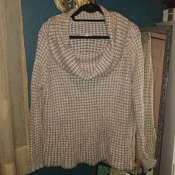 BB Dakota Sweaters - BB Dakota Sweater. Size small BB Dakota Sweaters - BB Dakota Sweater. Size small